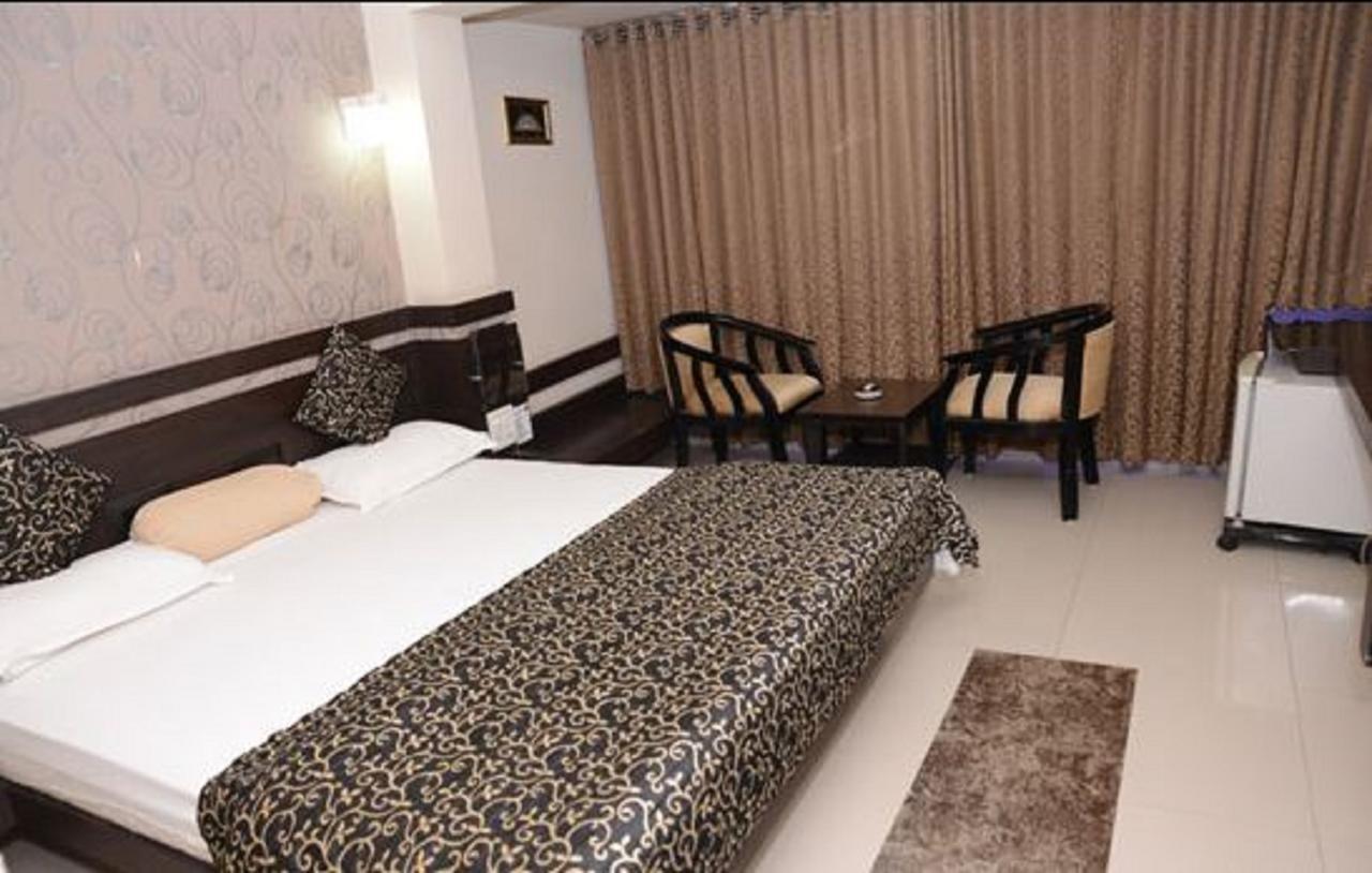 Hotel Savshanti Towers Vadodara Exterior photo