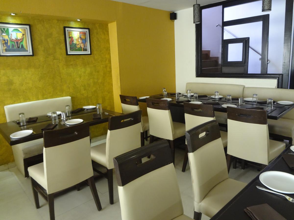 Hotel Savshanti Towers Vadodara Exterior photo