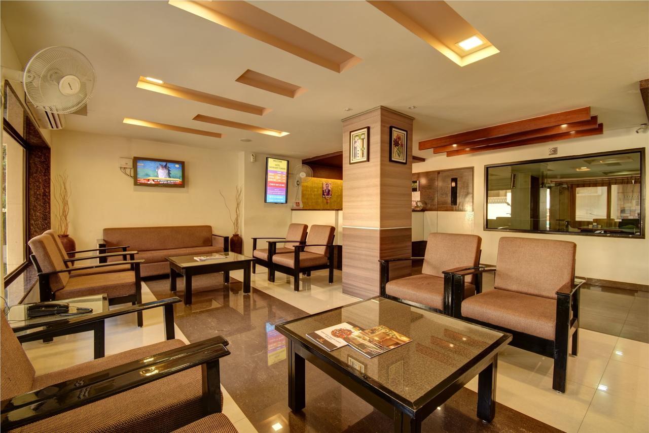 Hotel Savshanti Towers Vadodara Exterior photo